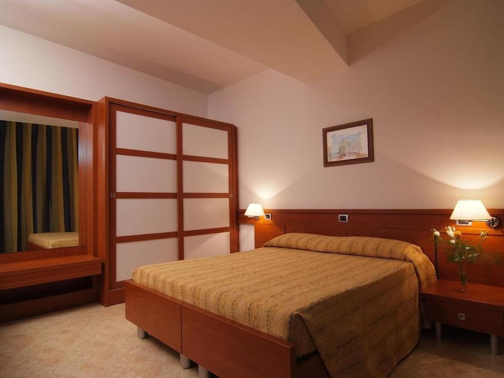 מונטפאונה Park Hotel Mirabeau מראה חיצוני תמונה